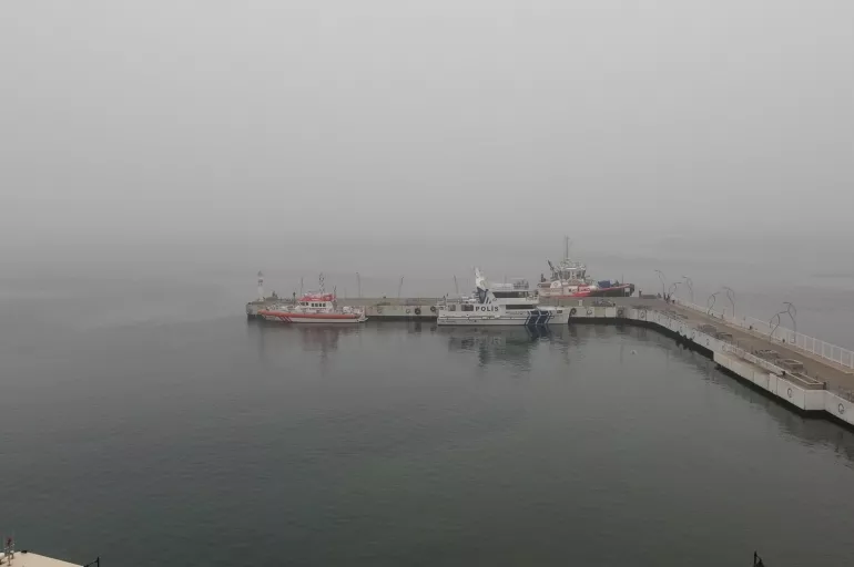 Çanakkale Boğazı'nı sis vurdu! Transit gemi trafiğine kapatıldı