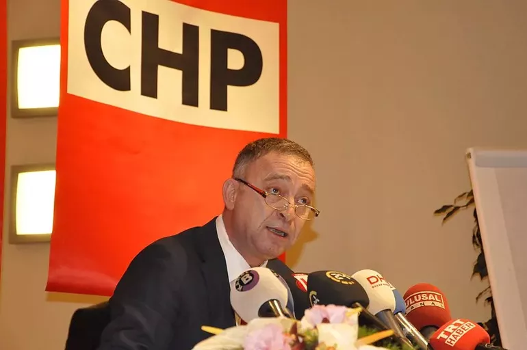 CHP'li Ümit Kocasakal partililere seslendi: CHP'yi işgalden kurtarın!