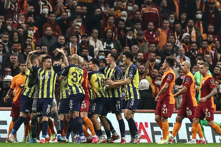 Derbi can aldı! Gol sevincinde fenalaşan Fenerbahçe taraftarı vefat etti