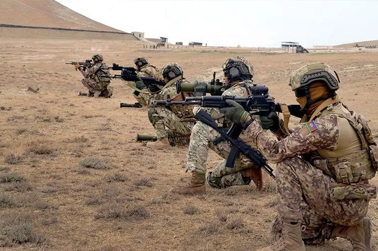 Ermenistan askerlerinin keskin nişancı tüfeği ile saldırısına Azerbaycan askerleri karşılık verdi