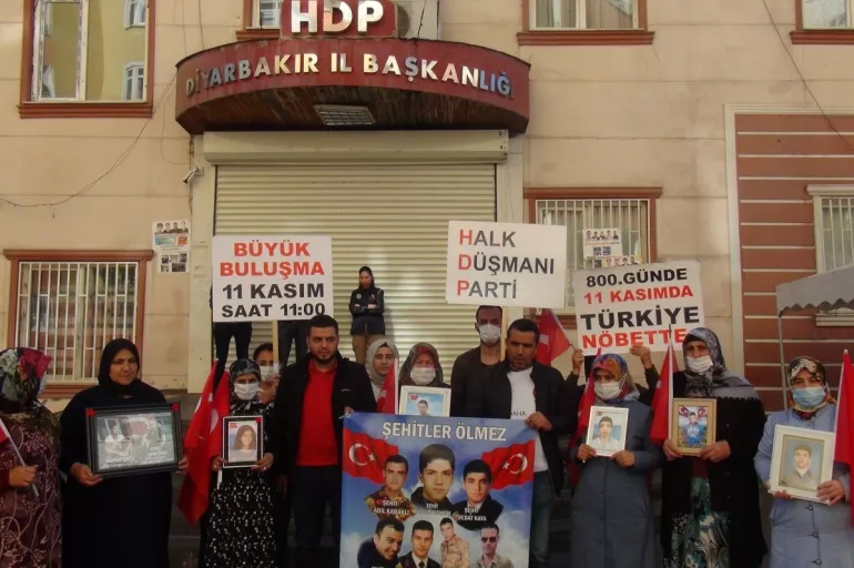 Evlat nöbeti tutan ailelerden Meral Akşener'e Lütfü Türkkan çağrısı: Partiden atın