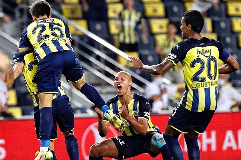 Fenerbahçeli yıldıza sakatlık şoku! Milli Takım'dan geri döndü