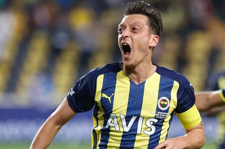 Galatasaraylı yıldızdan Mesut Özil'e şok sözler: Nefret ediyorum