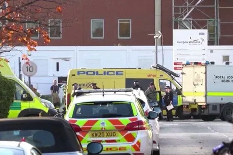 İngiltere'de hastane önündeki araçta patlama! Taksi şoförü faciayı önledi