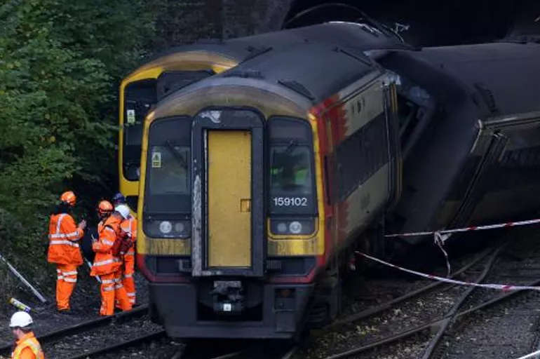 İngiltere'de iki tren çarpışmıştı! Yaralı sayısı arttı