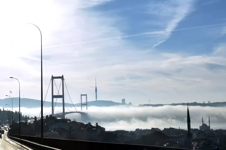 İstanbul'da yoğun sis! Deniz ulaşımında aksama yaşandı