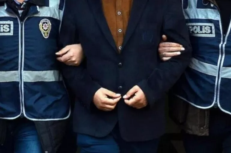 İzmir'de FETÖ'nün gaybubet evlerine operasyon: 30'dan fazla kişi yakalandı