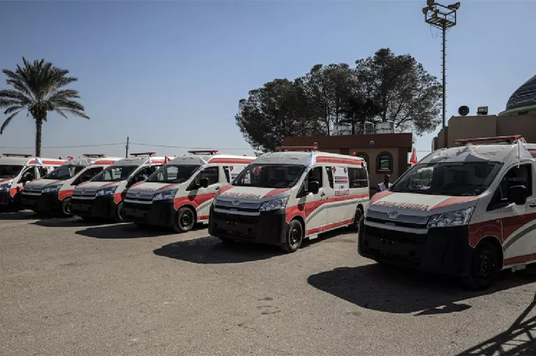 Kızılay Filistin'e ambulans bağışladı