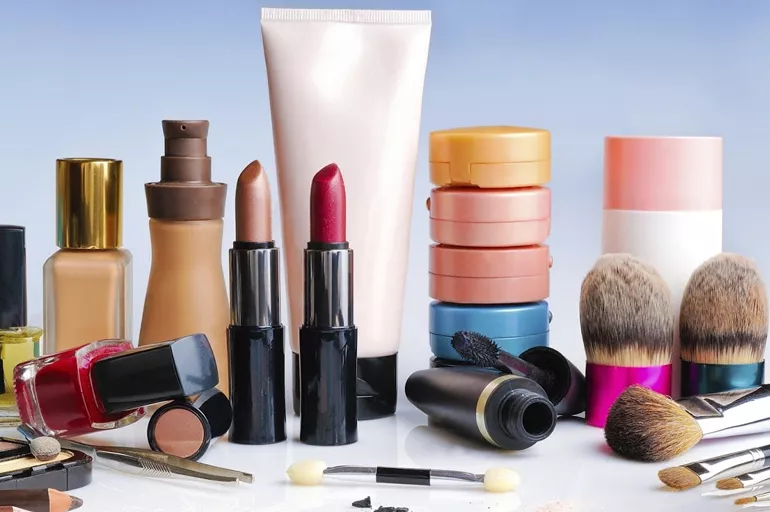 Kozmetik ürünler sağlığa zararlı mı? Kozmetik ürün seçerken nelere dikkat edilmeli?