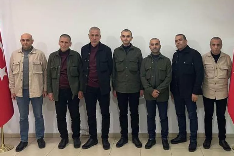 Libya'da 2 yıldır asılsız iddialarla alıkonulan 7 Türk Türkiye'ye getirildi