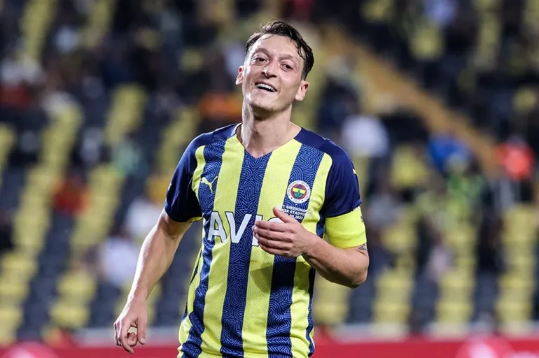 Mesut Özil Fenerbahçe'den ayrılacak mı? Menajerinden flaş açıklama