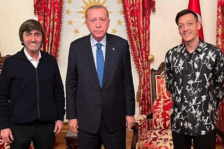 Mesut Özil ve Rıdvan Dilmen Cumhurbaşkanı Erdoğan ile görüştü