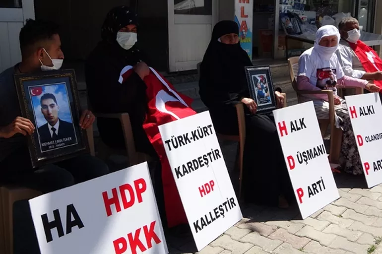 Muş'ta HDP binası önünde eylem yapan aile sayısı 15 oldu!