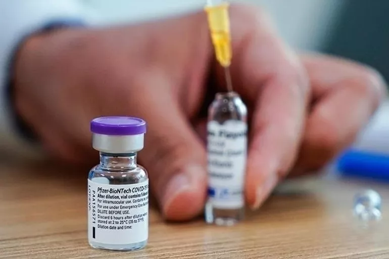 Pfizer, Kovid-19 aşı satışı gelir tahminini yükseltti