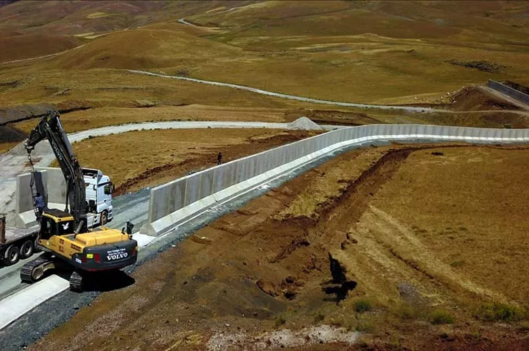 PKK İran sınırına yapılan duvardan dertli: Geçemiyoruz