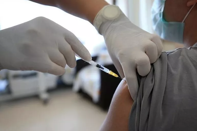 Sağlık Bakanı Koca duyurdu: İhtiyaç sahibi ülkelere 10 milyon doz aşı hibe edilecek