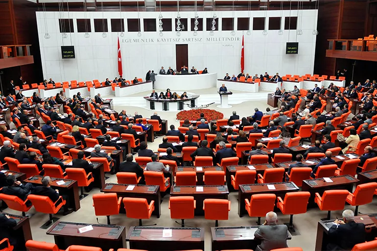 Son dakika: HDP'li Pervin Buldan ve 12 milletvekilinin dokunulmazlık dosyası Meclis'te!