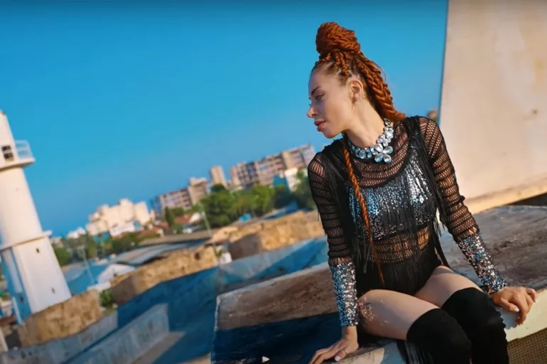 Türk şarkıcı Nihayet'in Maraş'ta çektiği klip Rumları çıldırttı