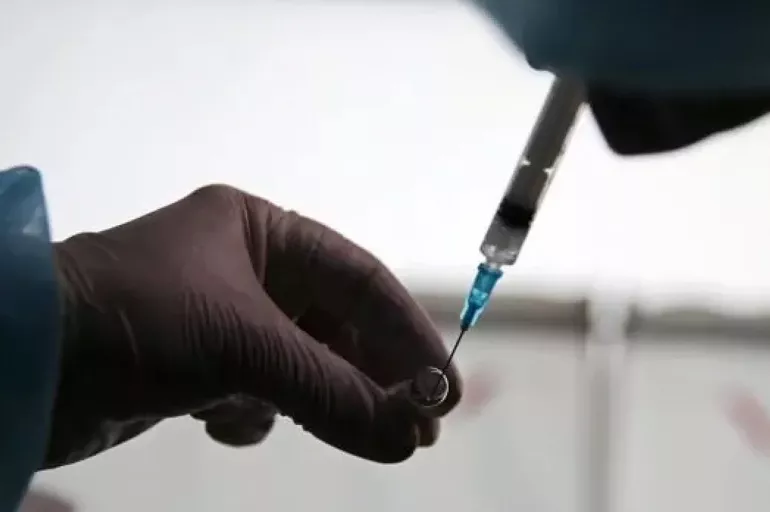Yunanistan'da sahte aşı olmak için 400 euro verenlere gerçek aşı yapıldı