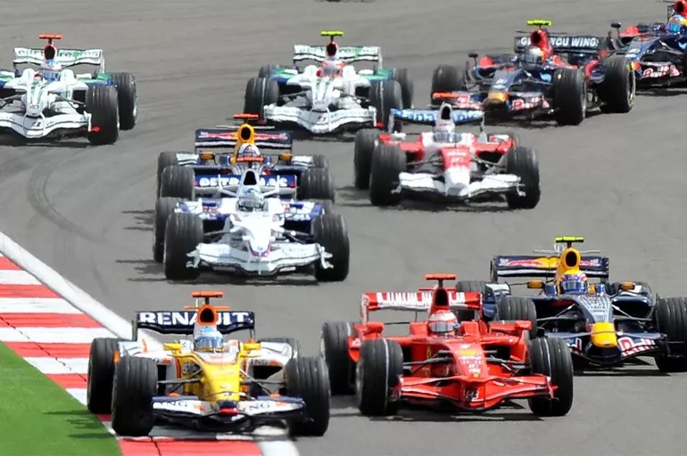 Arabistan'da Formula 1 çılgınlığı! Ülkede yer yerinden oynadı