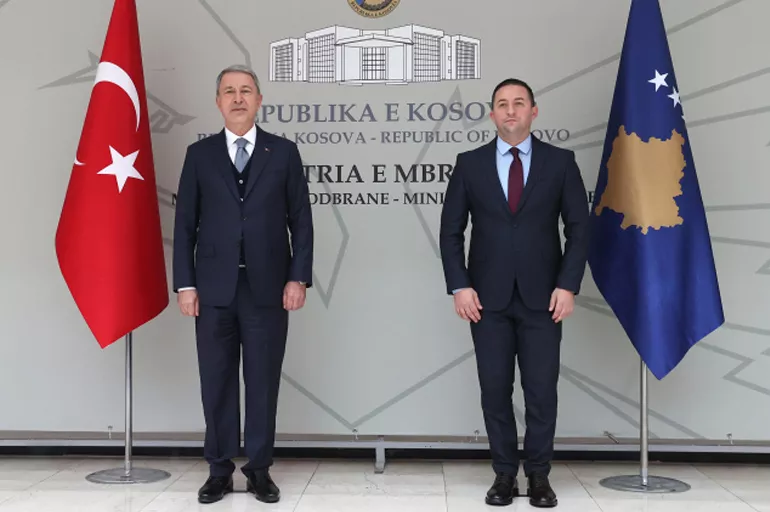 Bakan Akar Kosovo'da resmi ziyaretlerde bulundu
