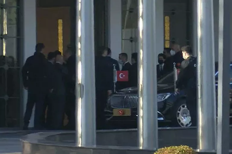 Cumhurbaşkanı Erdoğan, Atatürk Havalimanı'nda incelemelerde bulunuyor