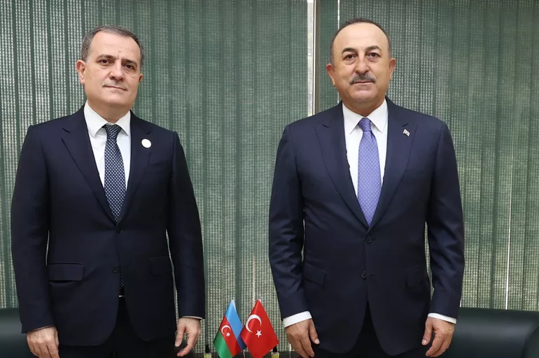 Dışişleri Bakanı Çavuşoğlu, Bayramov ile Pakistan'da buluştu!