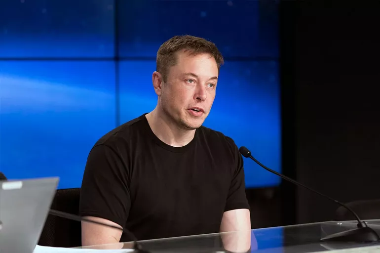 Elon Musk'a kötü haber! Yılın kişisi seçildi ama fayda etmedi