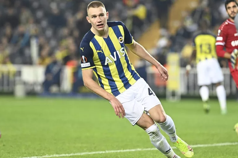 Fenerbahçe'de Atilla Szalai tarihe geçti! Macar stoper zirveye yerleşti