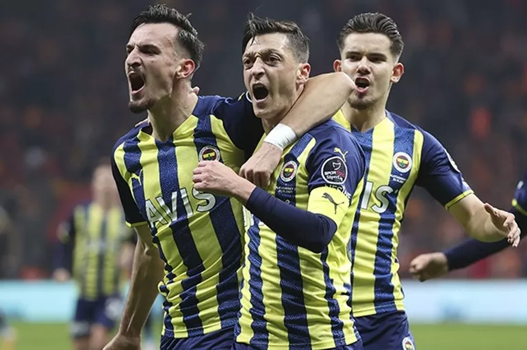 Fenerbahçe elindeki yıldızını Trabzonspor'a kaptırıyor! İki camia karşı karşıya geldi