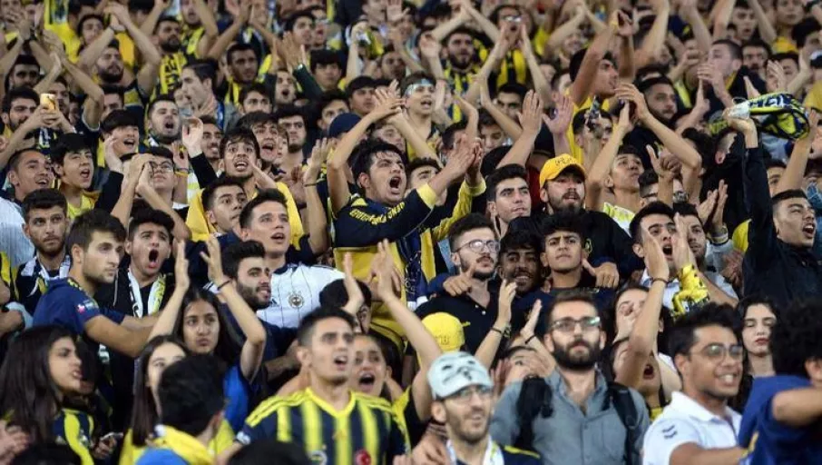 Fenerbahçeliler ortalığı ayağa kaldırdı: Aklınız varsa çökün bu hocaya