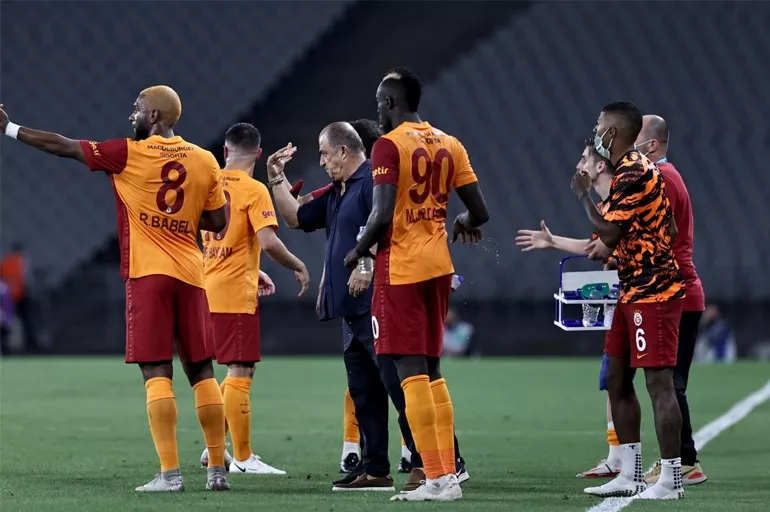 Galatasaray'da 4 ayrılık! Sözleşmesi feshediliyor