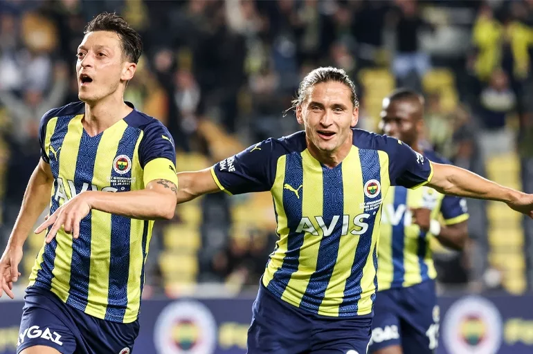 Galatasaray derbisine damga vuran Crespo Beşiktaş'a mesaj yolladı