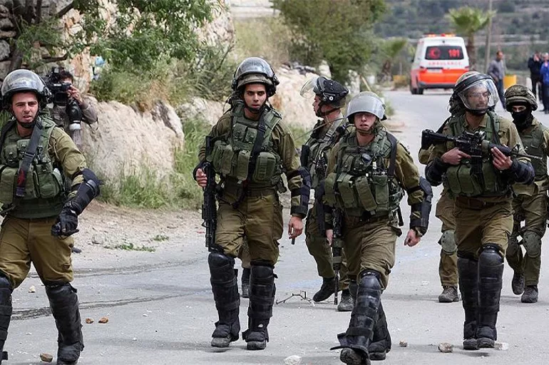 İşgalci İsrail askerleri bir Filistinliyi başından vurarak öldürdü