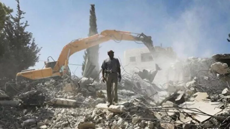 İşgalci İsrail Batı Şeria'da bu defa Filistinlilere ait tesisleri yaktı
