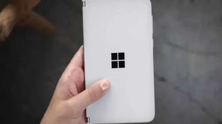 Microsoft'dan olağanüstü akıllı telefon hamlesi! 3 kez katlanabiliyor