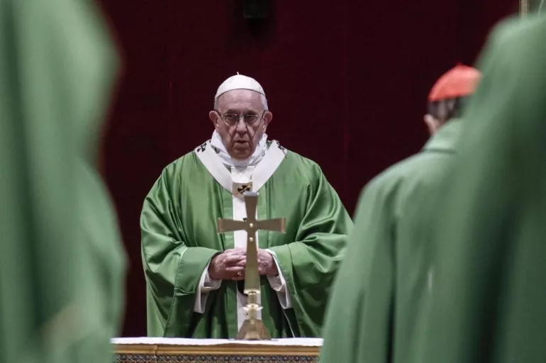 Papa Francis cinsel suçlara yine kayıtsız! Vatikan eşcinsel ve tacizci kaynıyor...