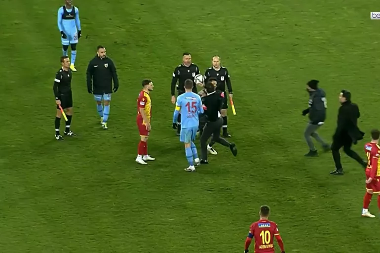 Son dakika: Süper Lig kulüp başkanı hakeme saldırdı
