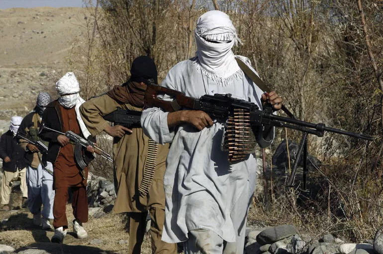 Taliban ülkeden kaçan pilotların çaldığı uçaklarını geri istiyor