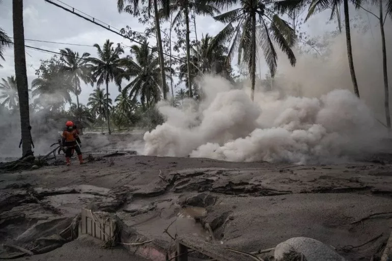 Ülkede yanardağ felaketi ! Ölü sayısı 22 oldu köyler boşaltıldı