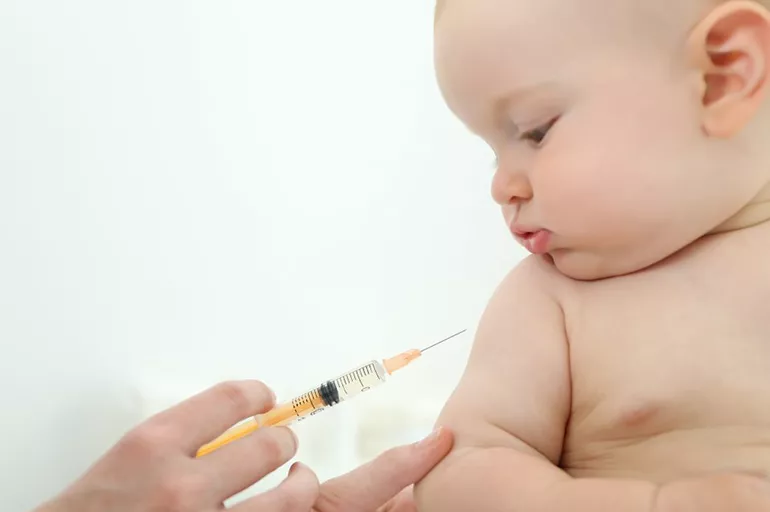 Yeni doğan iki bebeğe BioNTech aşısı yapıldı! Ülke ayağa kalktı