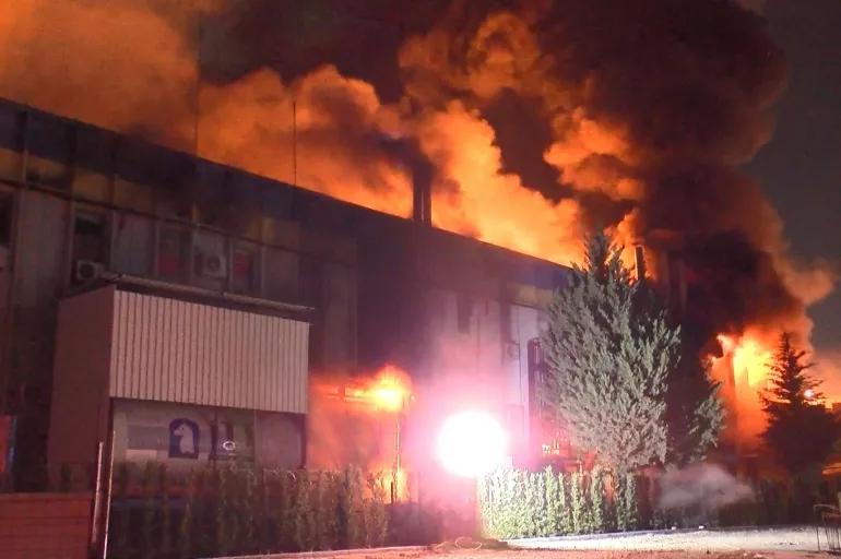 Bursa'da fabrika alev alev yandı! Patlamalar yaşanıyor validen ilk açıklama