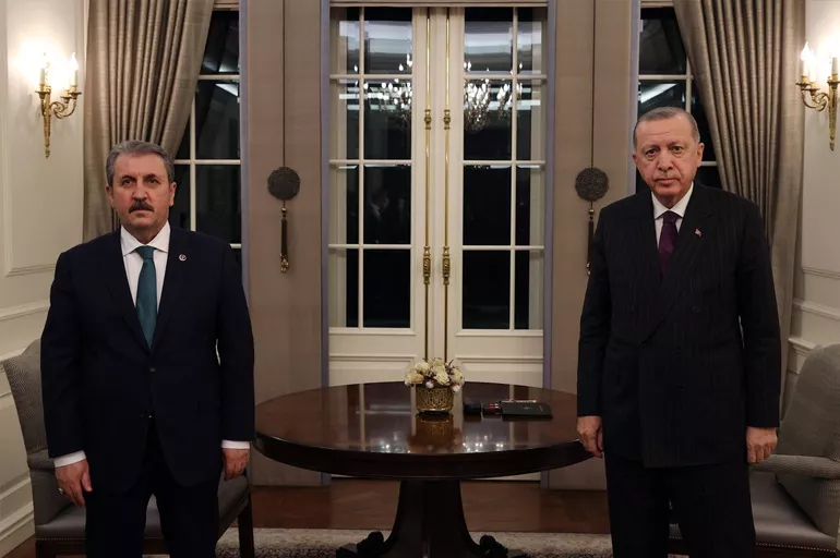 Cumhurbaşkanı Erdoğan, BBP'nin kuruluş yıl dönümü için Destici'yi tebrik etti