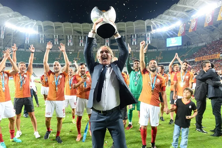 Efsaneden Galatasaray'a açık kapı! 'Teknik direktör olacak mısınız?' sorusuna yanıt verdi