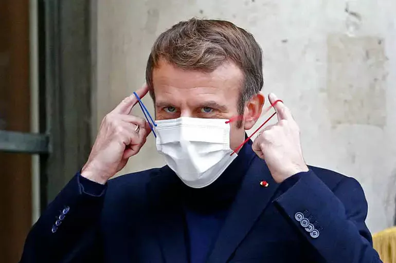 Fransa'da skandal: Emmanuel Macron aşı olmayanlara küfretti!