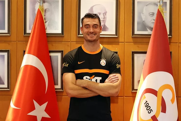 Galatasaray yeni transferini resmen duyurdu! İspanyol yıldız ilk pozunu verdi