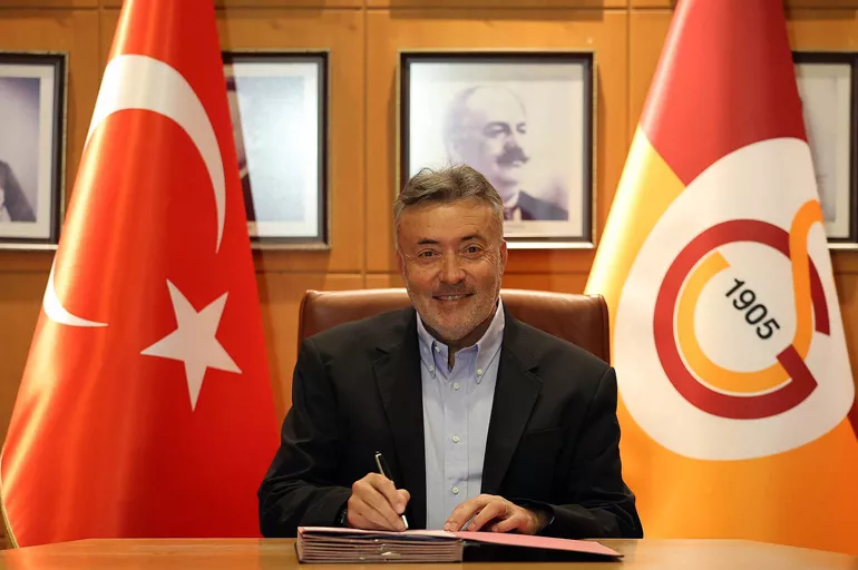 Galatasaray yeni teknik direktörü Domenec Torrent ile resmi sözleşme imzalandı
