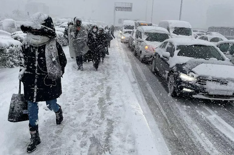İBB yurt dışında eğitim gören karla mücadele ekibini işten çıkarmış