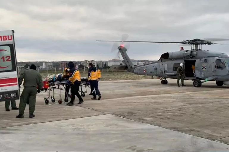 İki hasta Gökçeada'dan helikopterle kurtarıldı