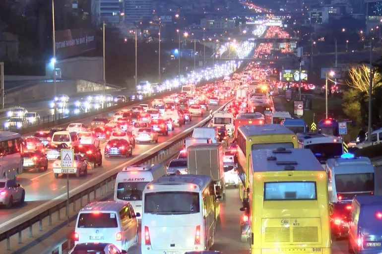 İstanbul'da yeni yılın ilk iş gününde trafikte son durum
